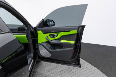2022 Lamborghini Urus Graphite Capsule