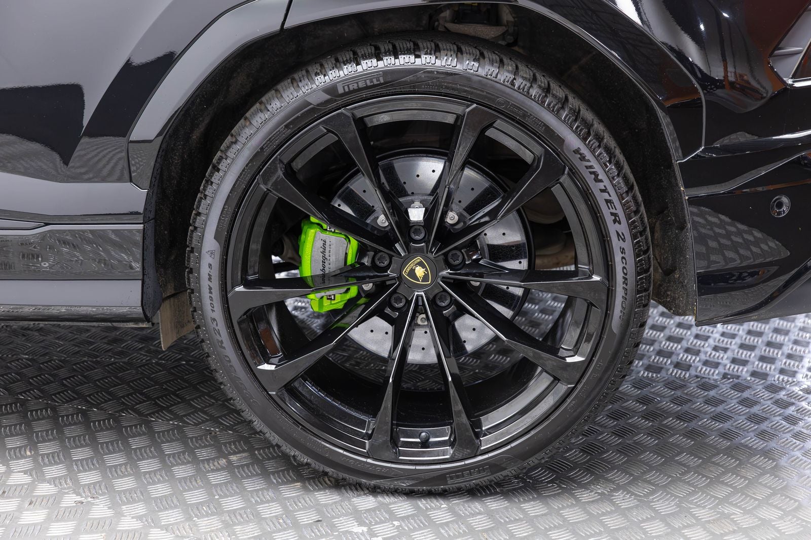2022 Lamborghini Urus Graphite Capsule