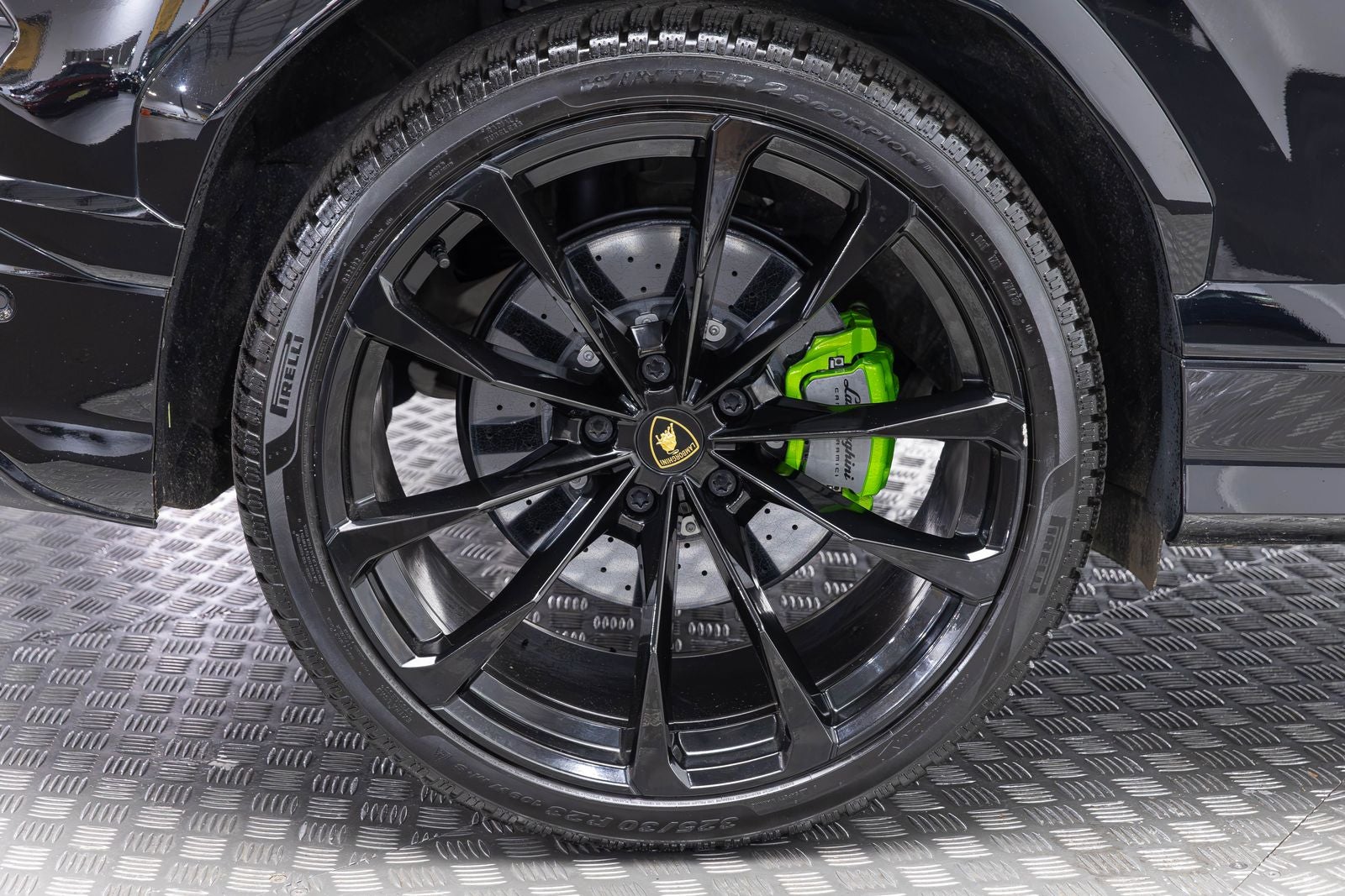 2022 Lamborghini Urus Graphite Capsule