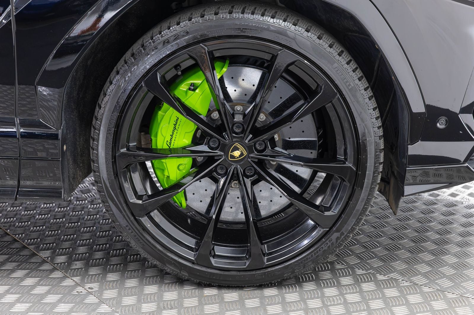 2022 Lamborghini Urus Graphite Capsule