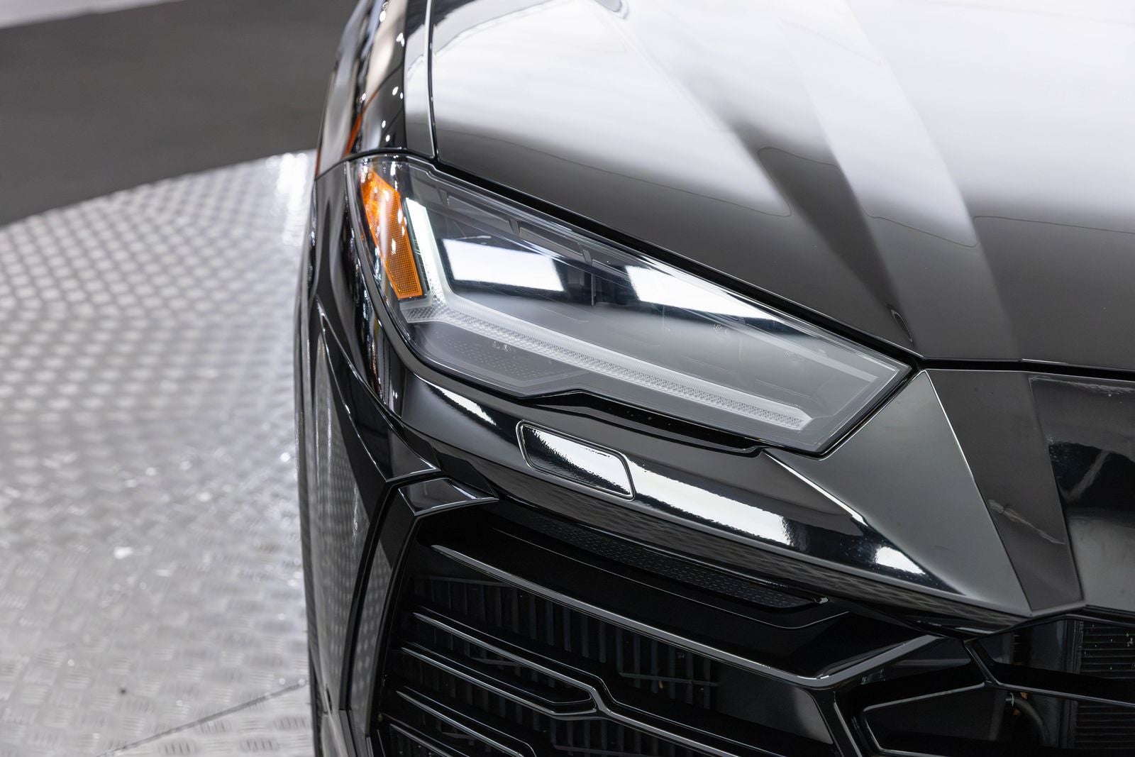 2022 Lamborghini Urus Graphite Capsule