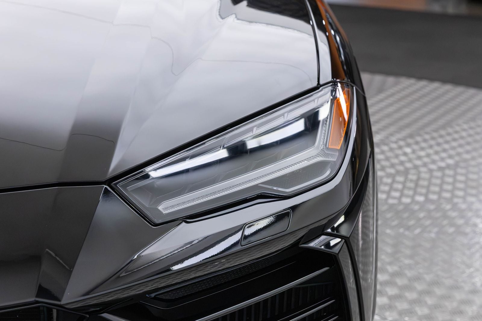 2022 Lamborghini Urus Graphite Capsule