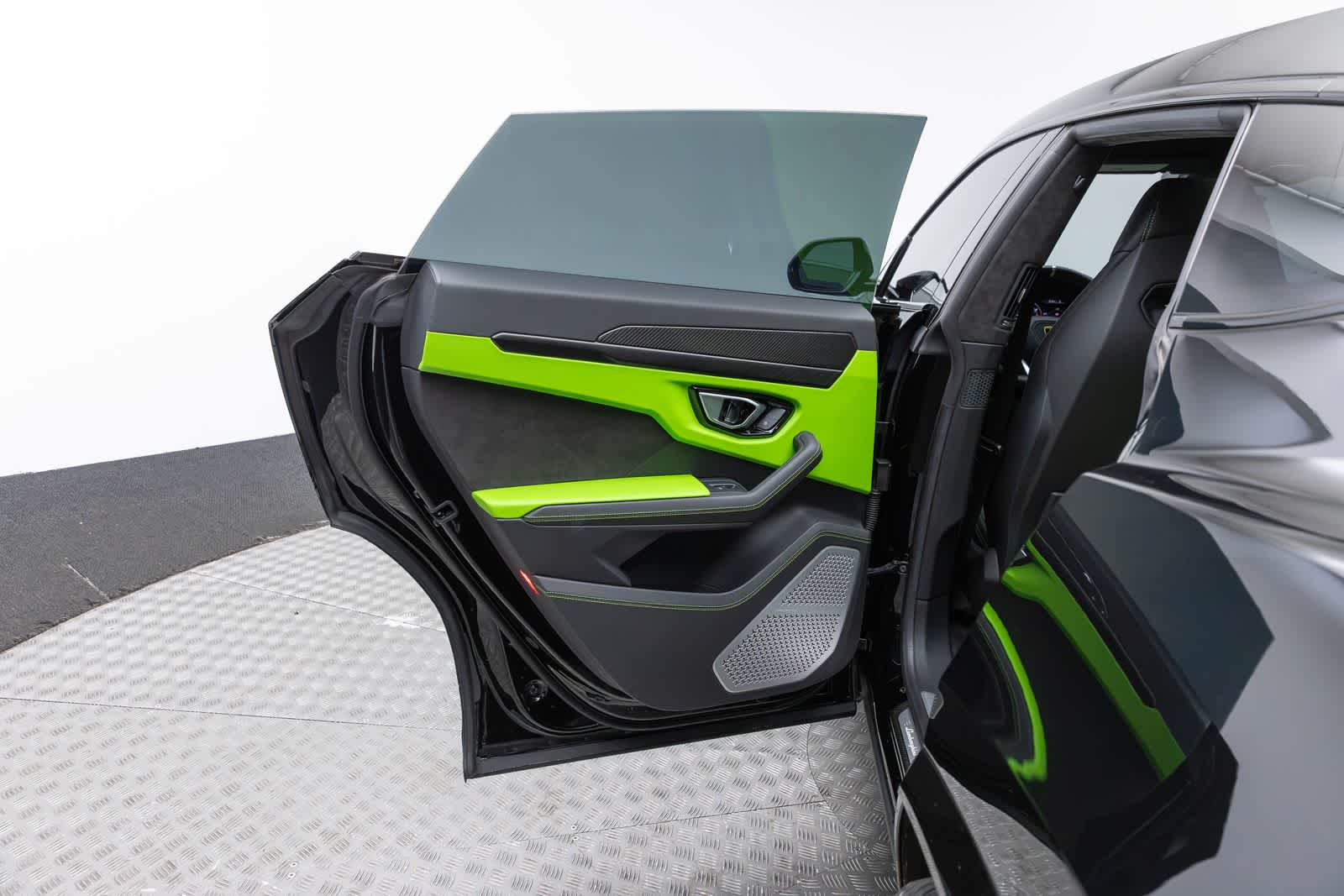 2022 Lamborghini Urus Graphite Capsule
