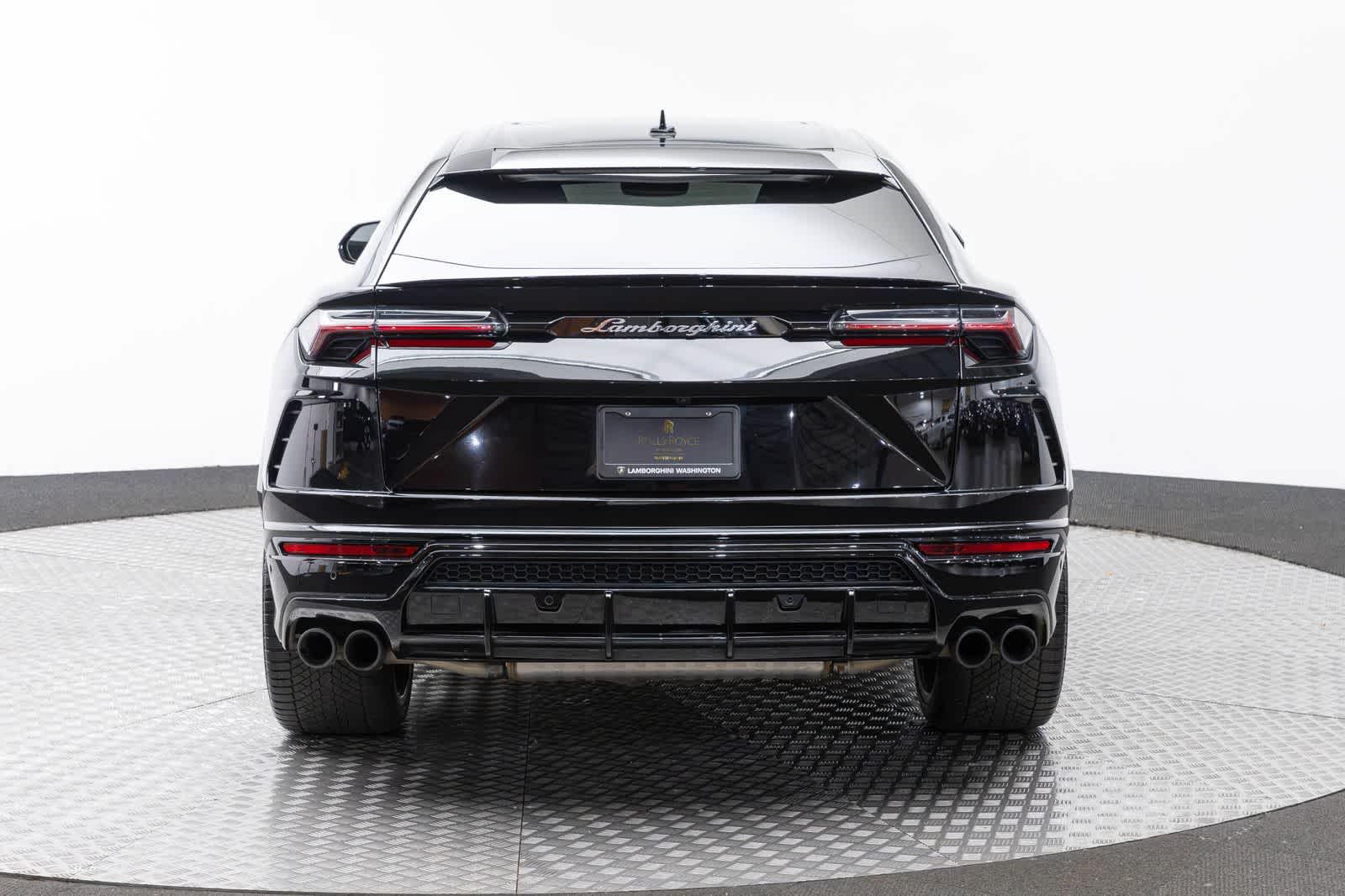 2022 Lamborghini Urus Graphite Capsule
