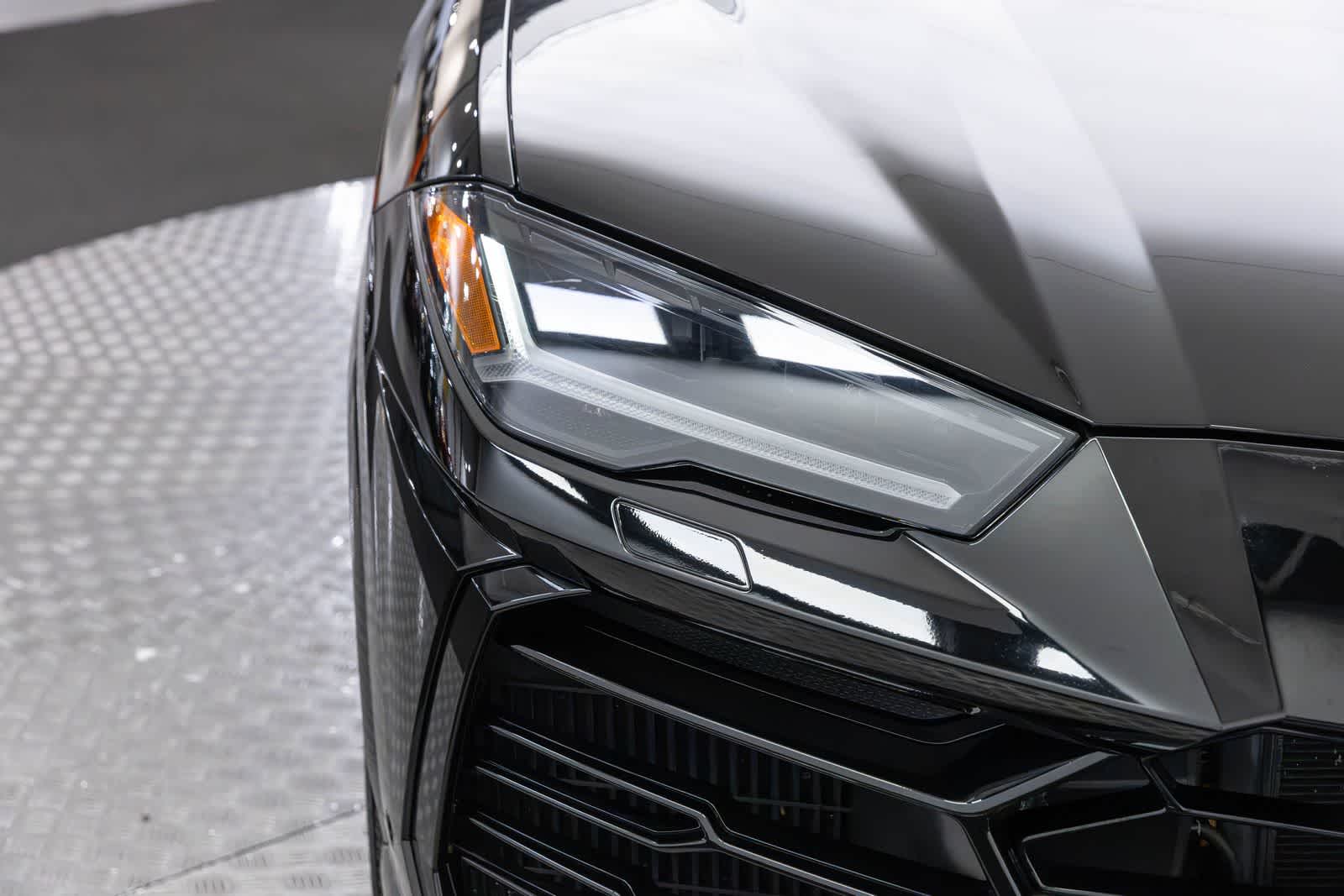 2022 Lamborghini Urus Graphite Capsule