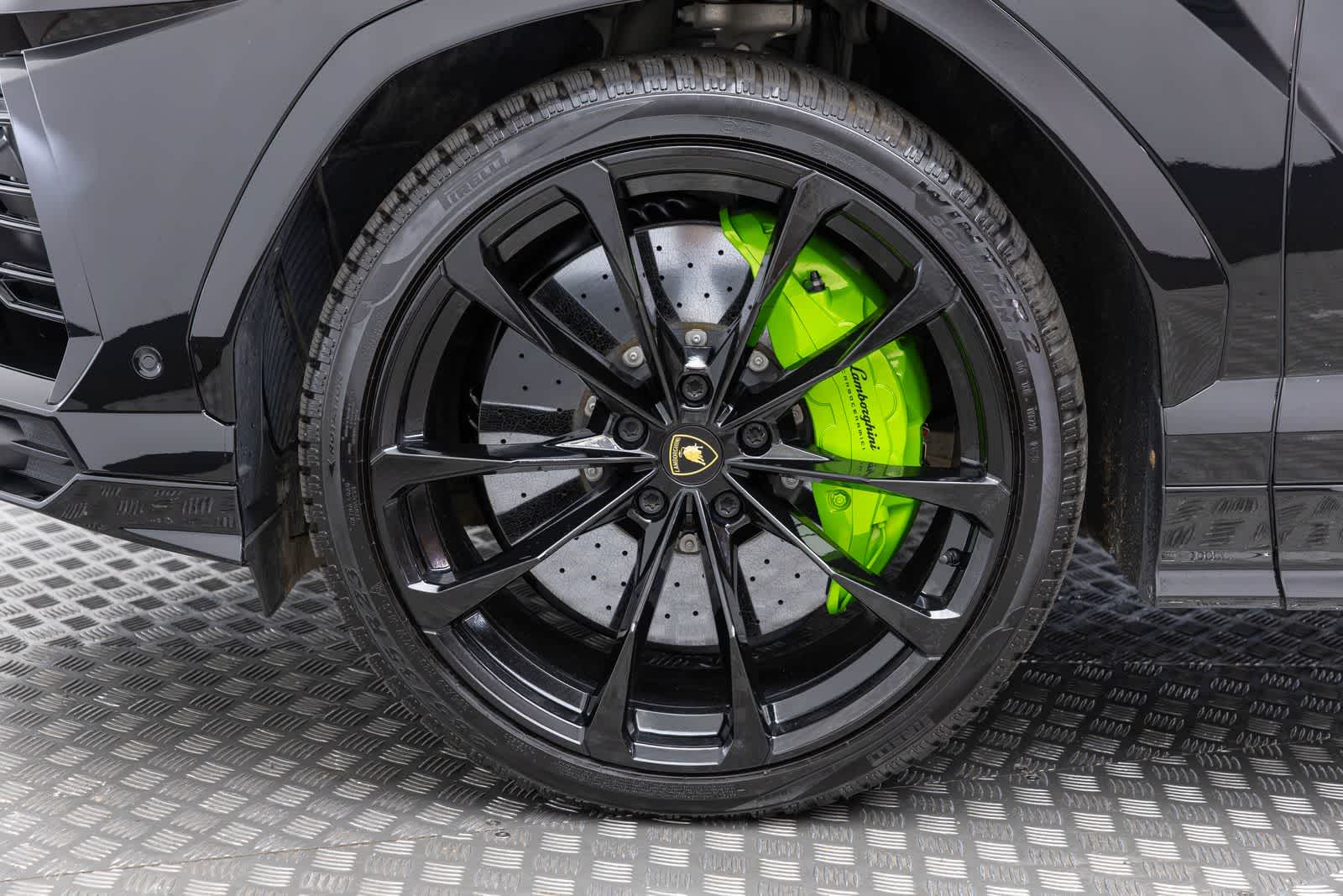 2022 Lamborghini Urus Graphite Capsule
