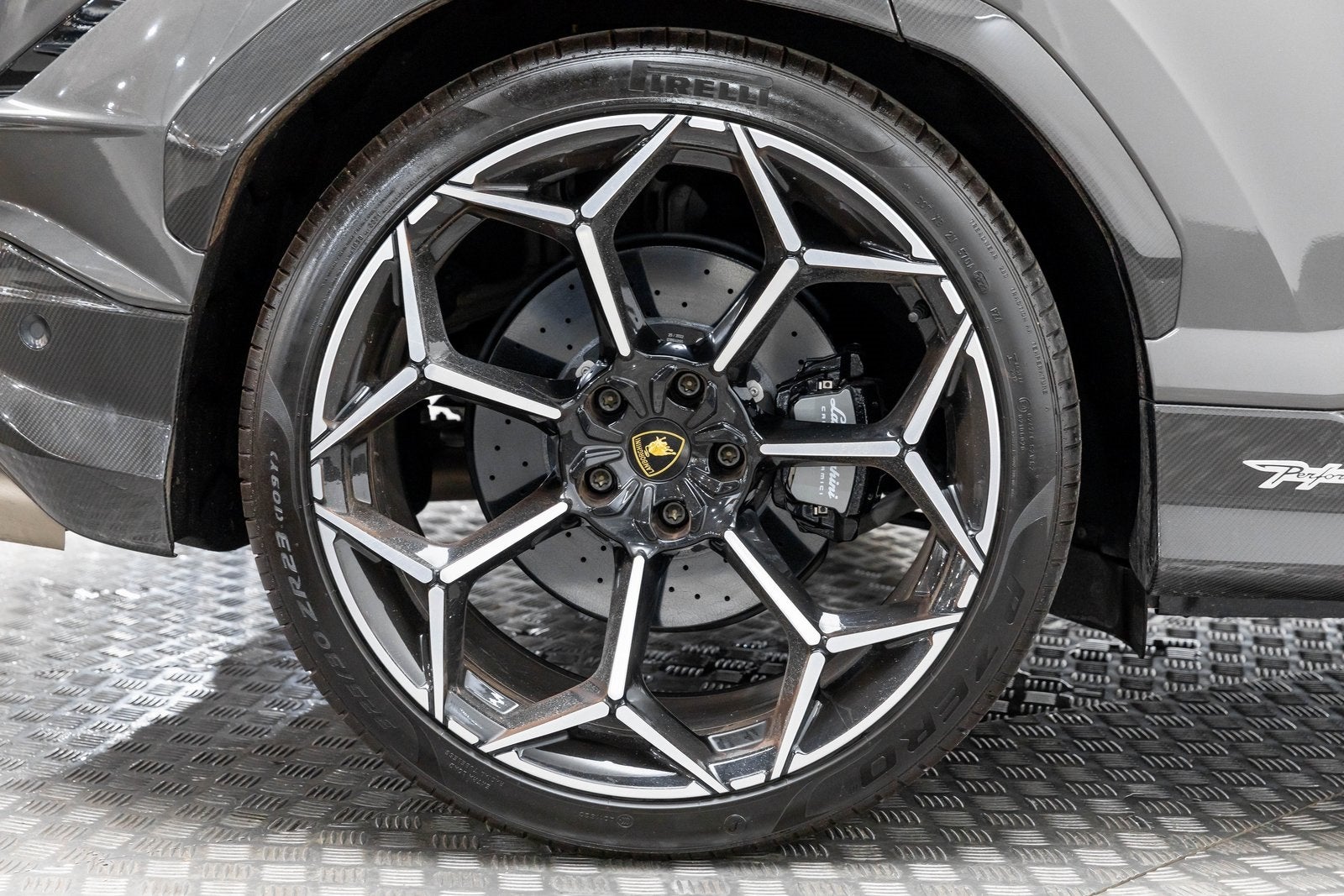 2023 Lamborghini Urus Performante