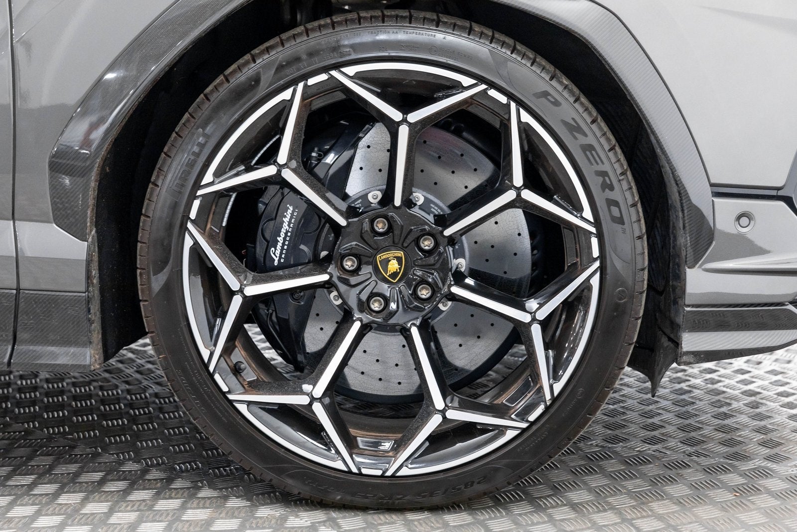 2023 Lamborghini Urus Performante