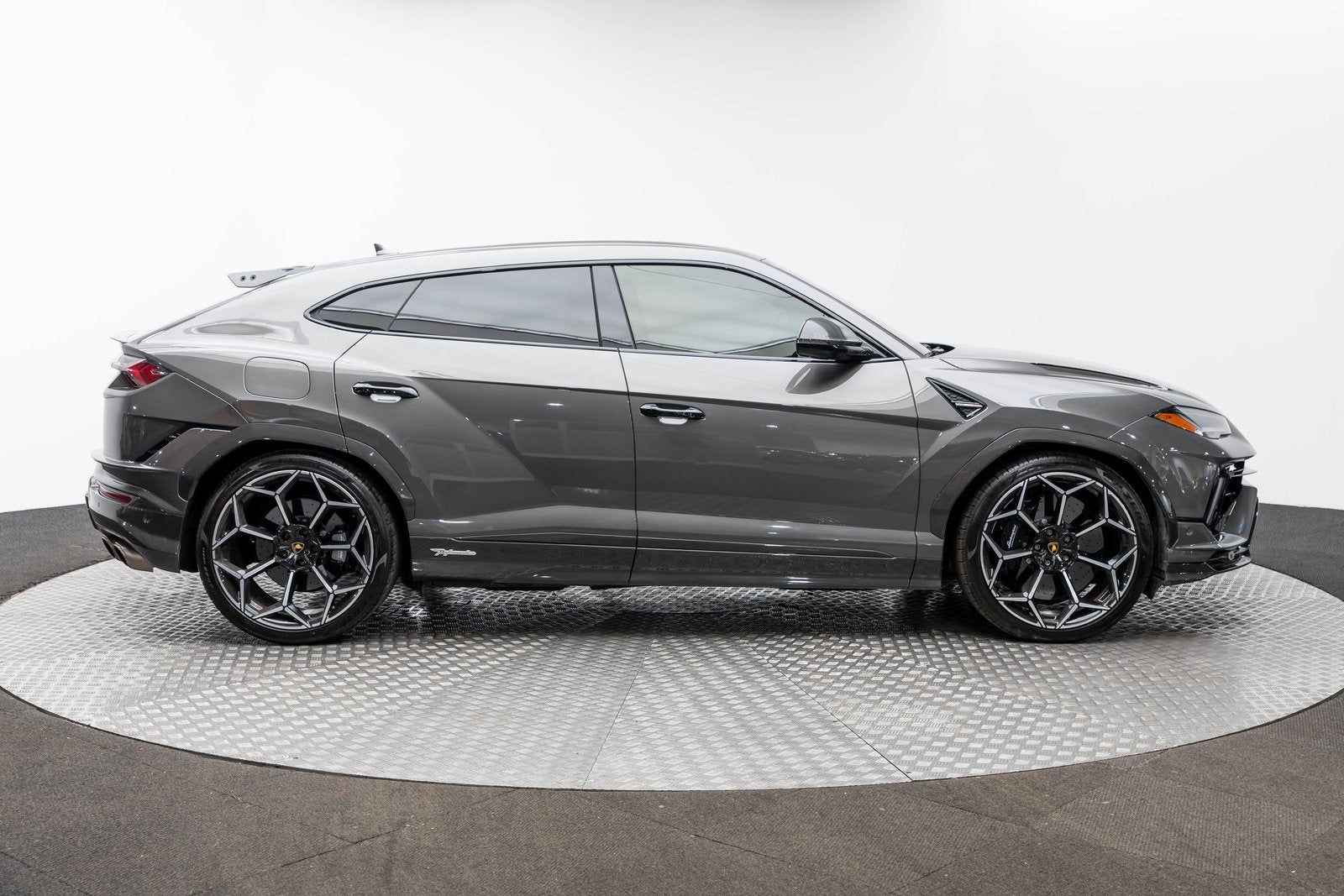 2023 Lamborghini Urus Performante