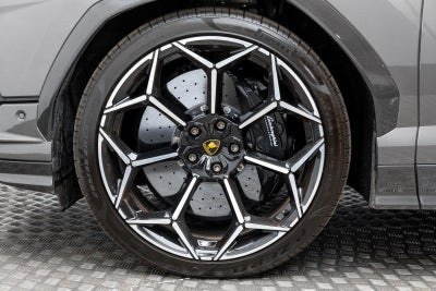 2023 Lamborghini Urus Performante