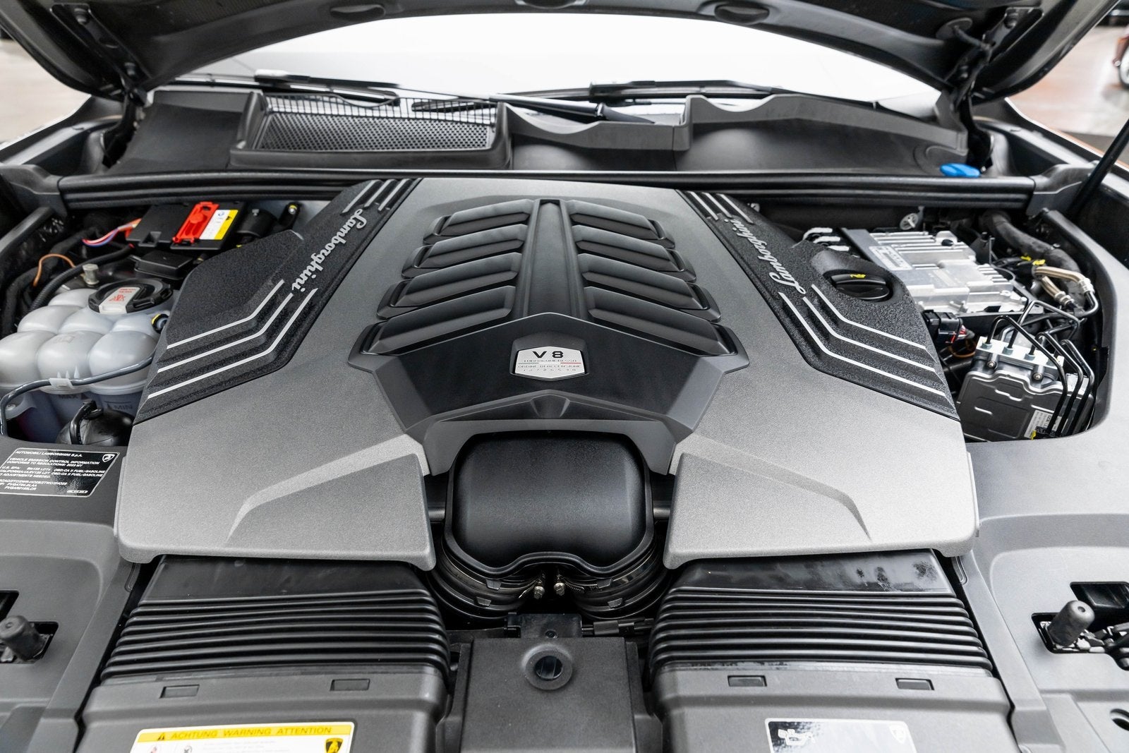 2023 Lamborghini Urus Performante