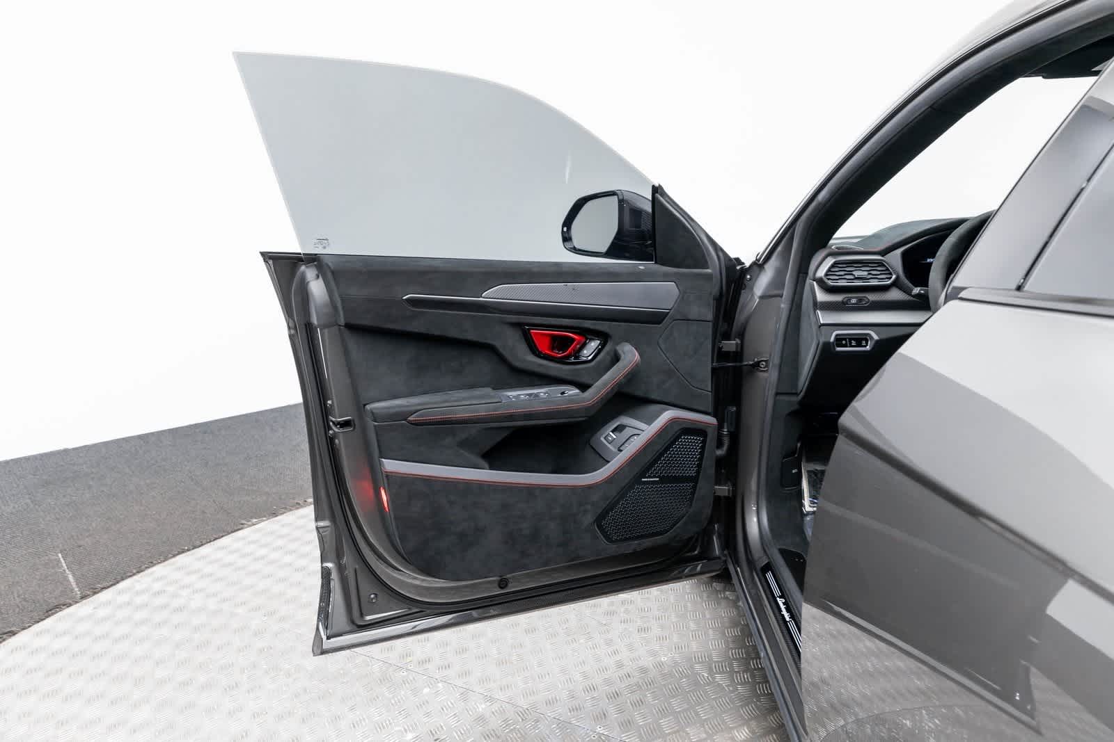 2023 Lamborghini Urus Performante