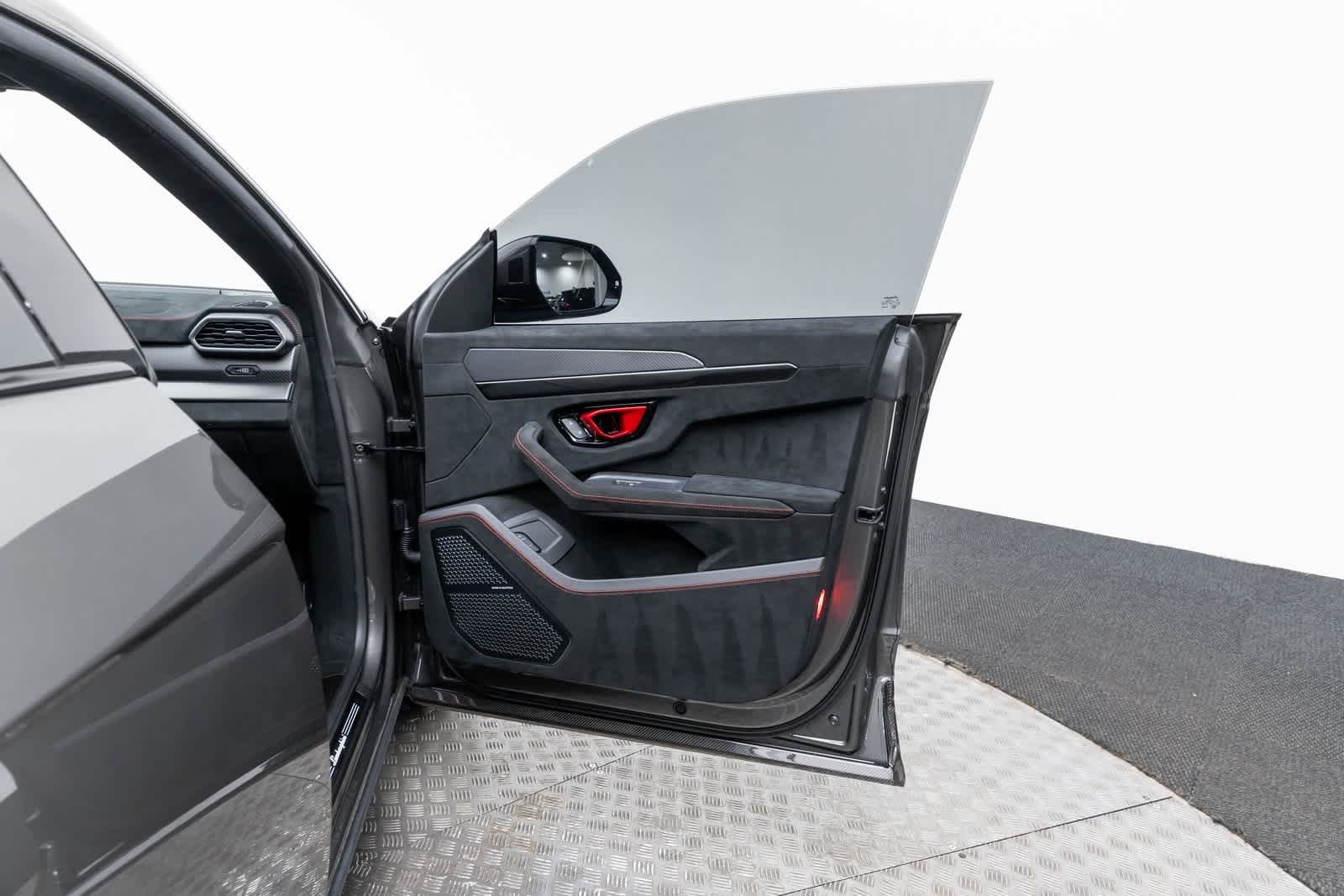 2023 Lamborghini Urus Performante