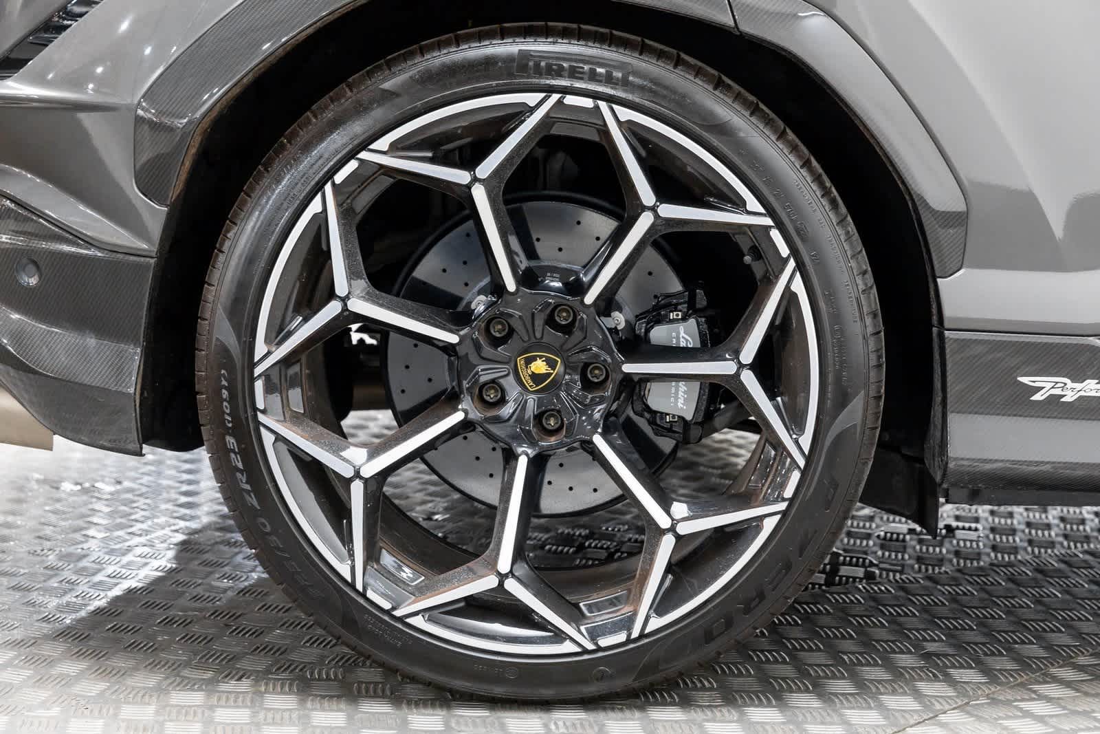 2023 Lamborghini Urus Performante