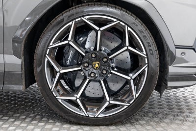 2023 Lamborghini Urus Performante