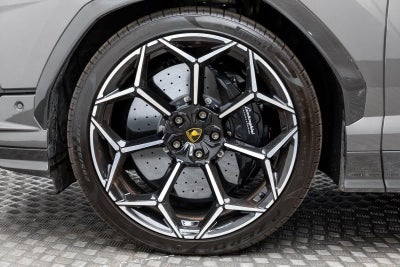 2023 Lamborghini Urus Performante