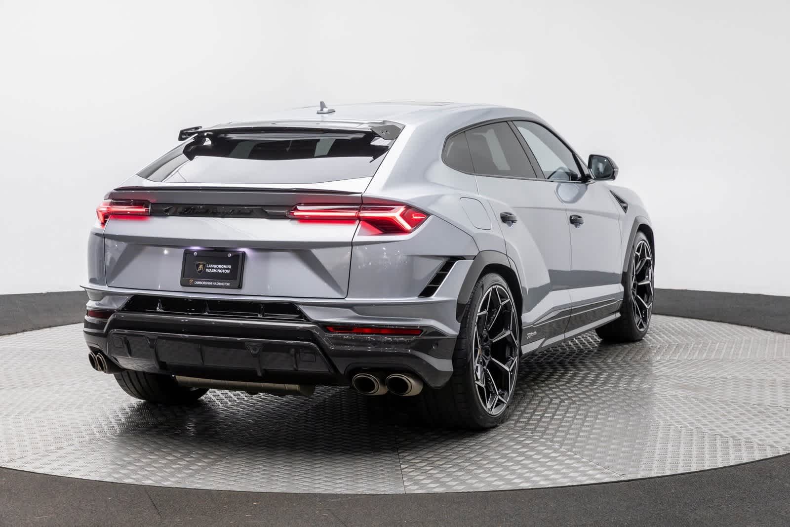2024 Lamborghini Urus Performante