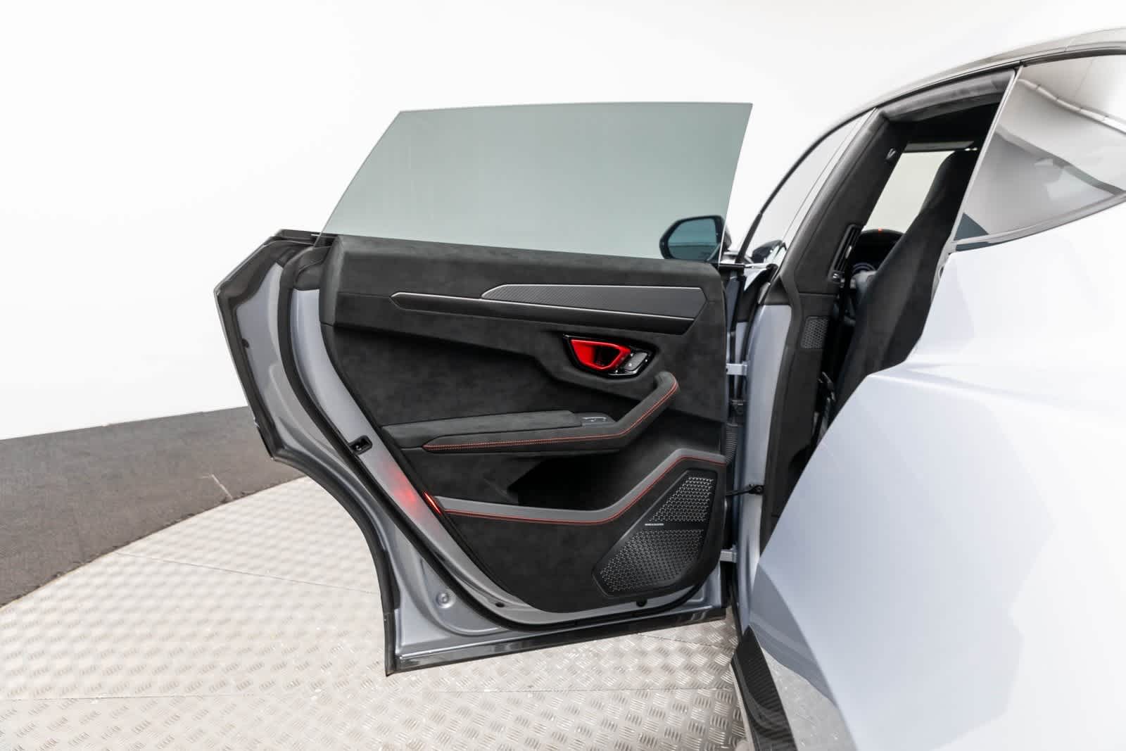 2024 Lamborghini Urus Performante